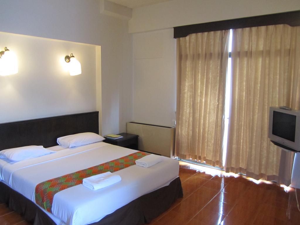 Rome Place Hotel Phuket Exterior foto
